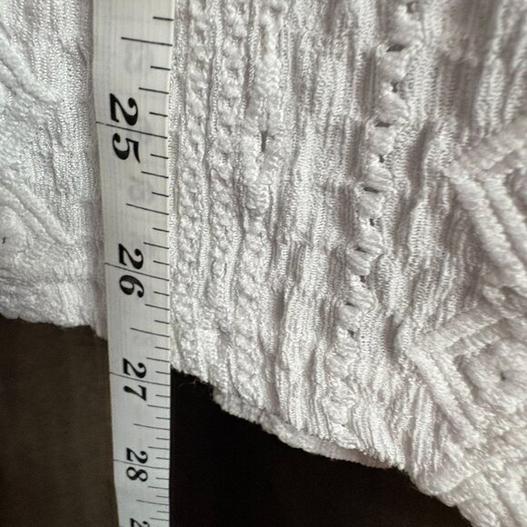 Plus Size Women's Contrast Lace Cap Sleeve Embroidered Blouse - Picture 5 of 9